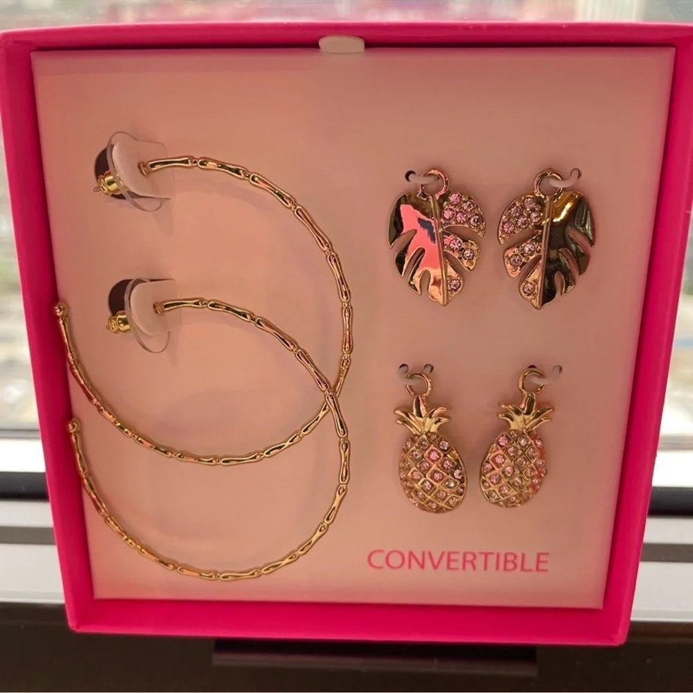 Lilly Pulitzer charm hoop gift set gold metallic 2” NWT - Picture 3 of 6